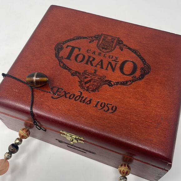 New! Unique Boutique Upcycled cigar box purse - Picture 4 of 14